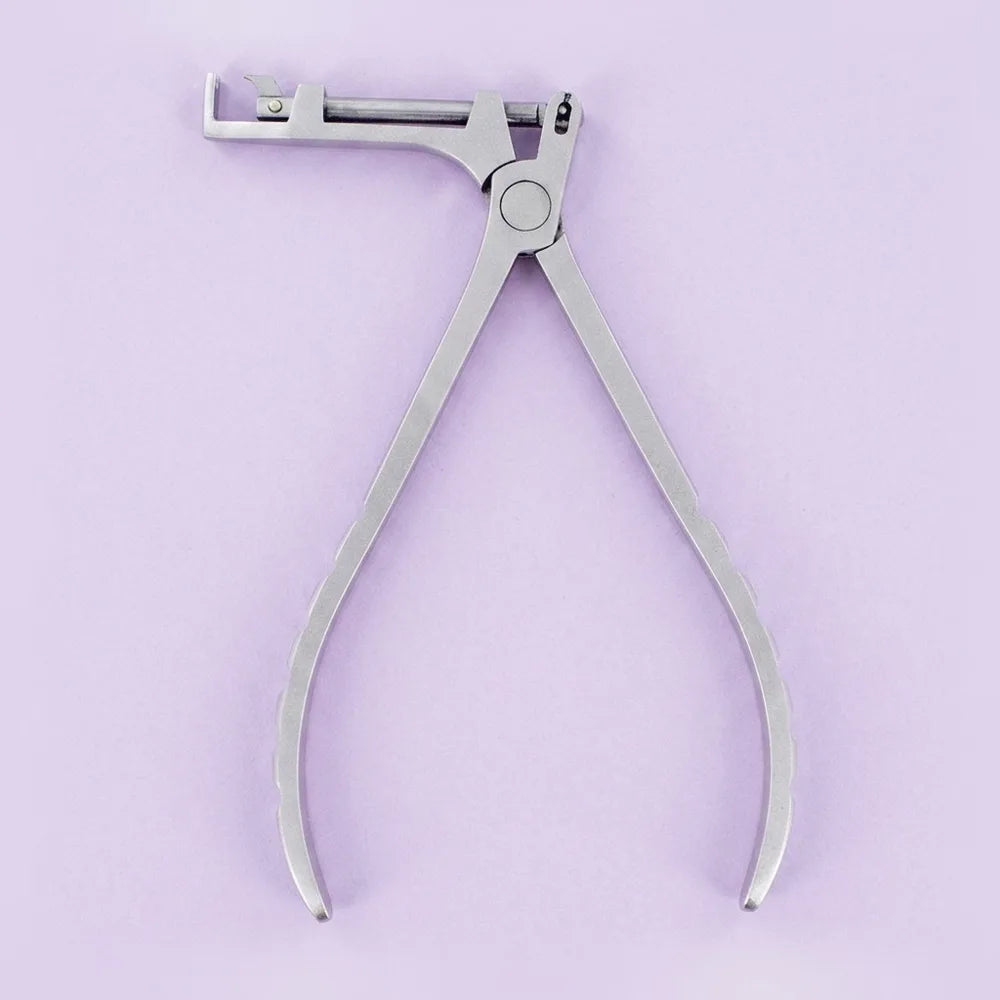 Buccal tube convertible cap removing plier: plier for lifting the convertible cap from a buccal tube