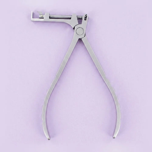 Buccal tube convertible cap removing plier: plier for lifting the convertible cap from a buccal tube