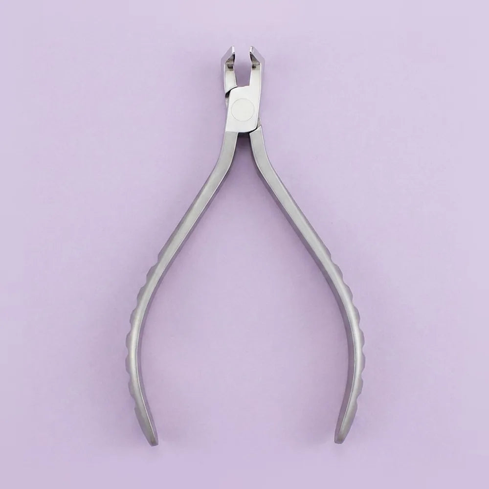 Distal end cutter: distal end cutter for trimming archwire behind the molar tube