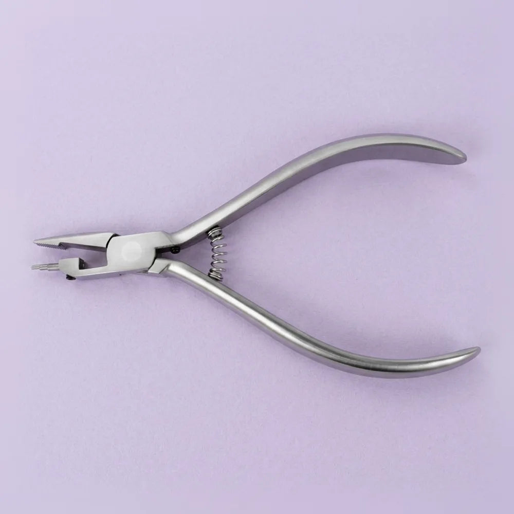 Loop forming plier: tweed-pattern loop forming plier with stepped beaks for producing consistent loop diameters