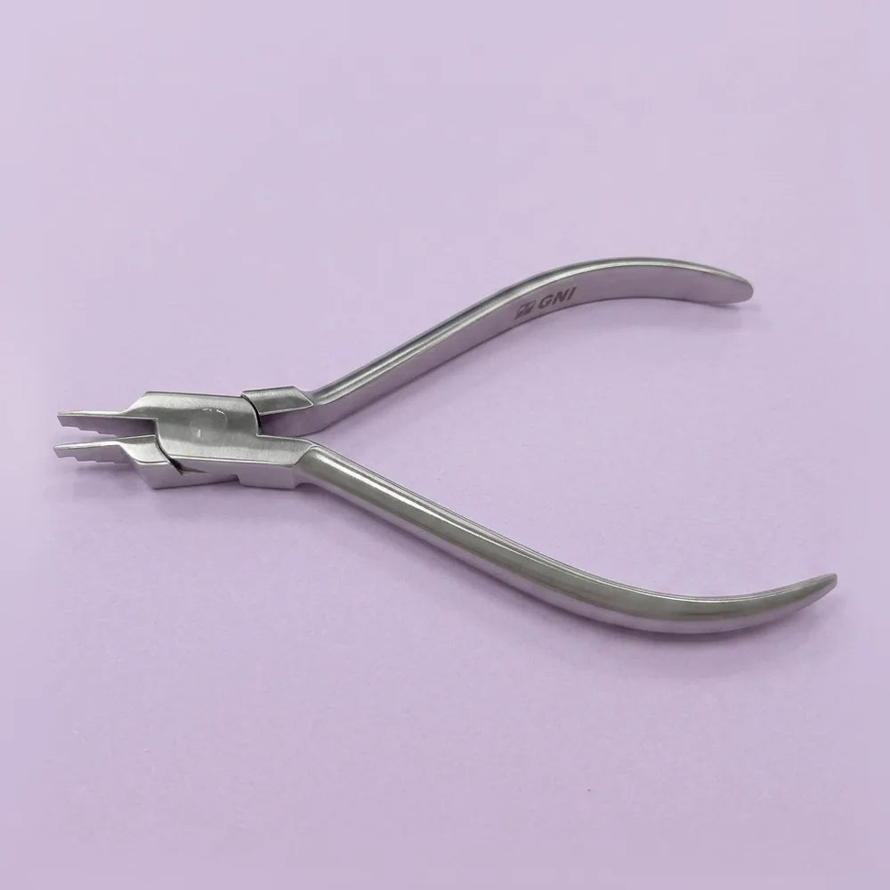 Nance loop bending plier: nance plier for forming loops and stops in archwire at a controlled position