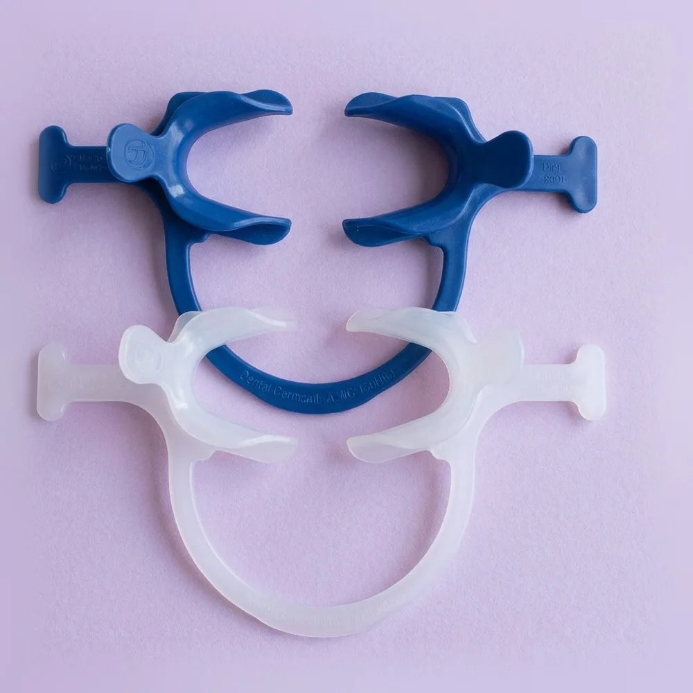 Super cheek retractors in blue and clear
